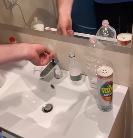 Në rrugën  Fortuzi  prej 15 vitesh çdo verë uji ndërpritet 4 deri në 6 orë
