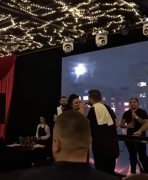 Berisha poston videon: Bela këndon “Plas” me Flor Mumajesin
