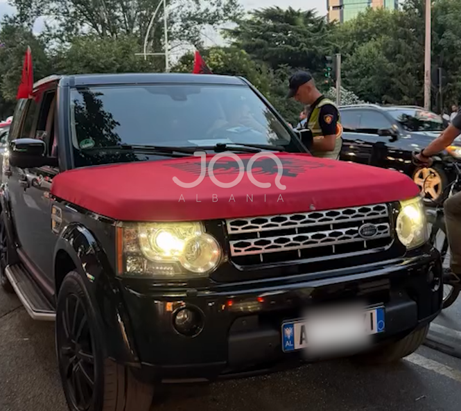  Erdha nga Kukësi për protestën  më gjobitën 290 mijë lekë sepse i rashë borisë dhe mbaja flamurin shqiptar 