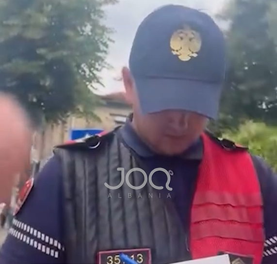  Zbrita vetëm për pak sekonda nga makina  polici më gjobiti 