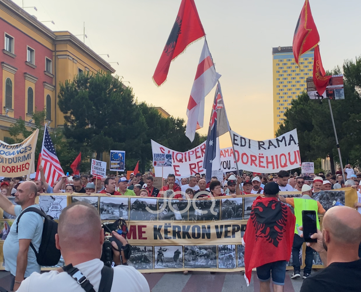 Dita e 28 të e protestës  mijëra qytetarë marshojnë drejt Kryeministrisë