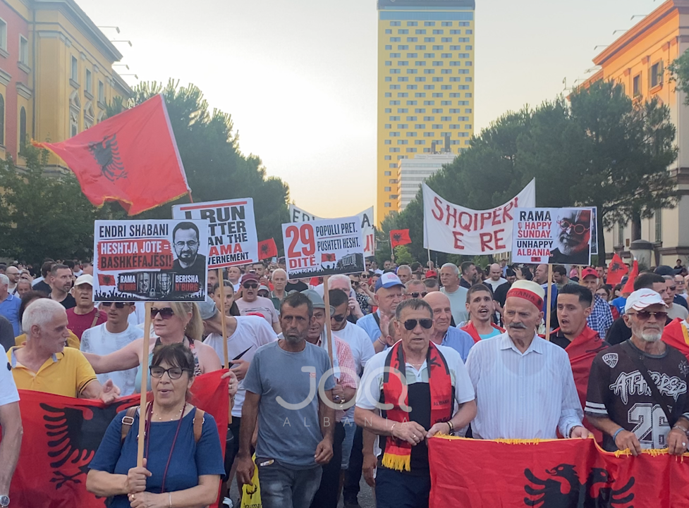 Dita e 29 të e protestës qytetare  nis marshimi drejt Kryeministrisë