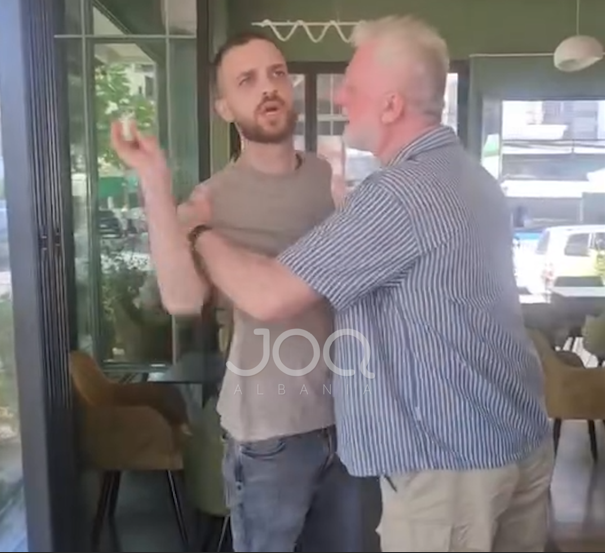  Dil jashtë se të q    robt   turistët e huaj denoncojnë kamarierin  Na ofendoi 