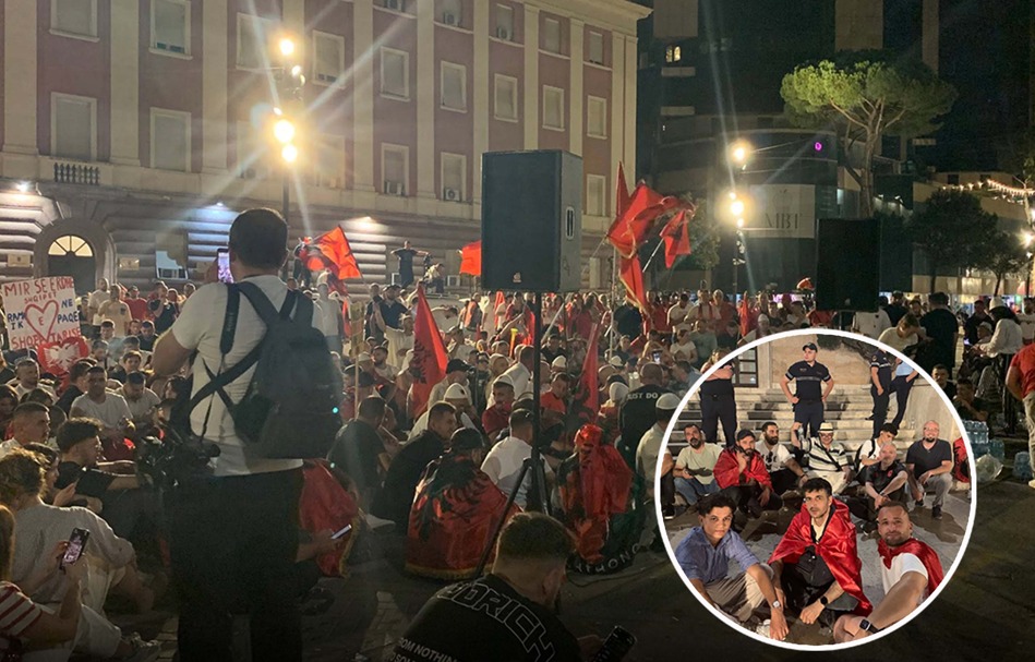 Të ulur në tokë para Kryeministrisë  qytetarët  Kemi nevojë për ujë  Nuk shkulemi nga këtu 