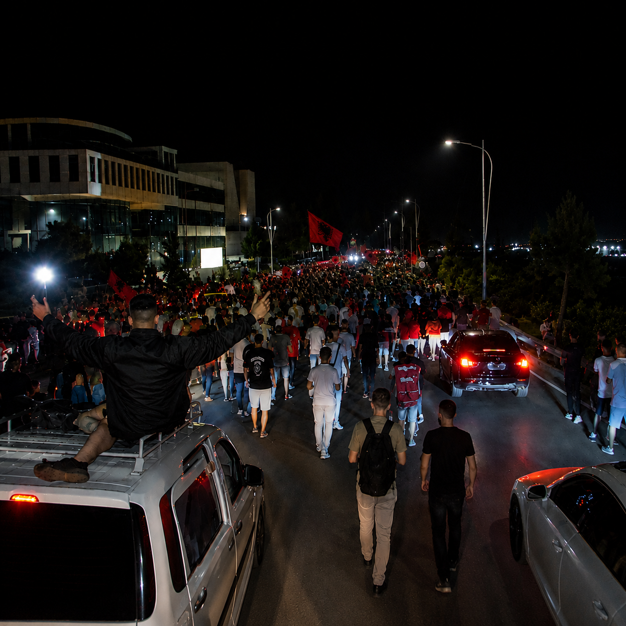 Kush i çoi protestuesit deri në Rinas për t i raskapitur rrugëve 