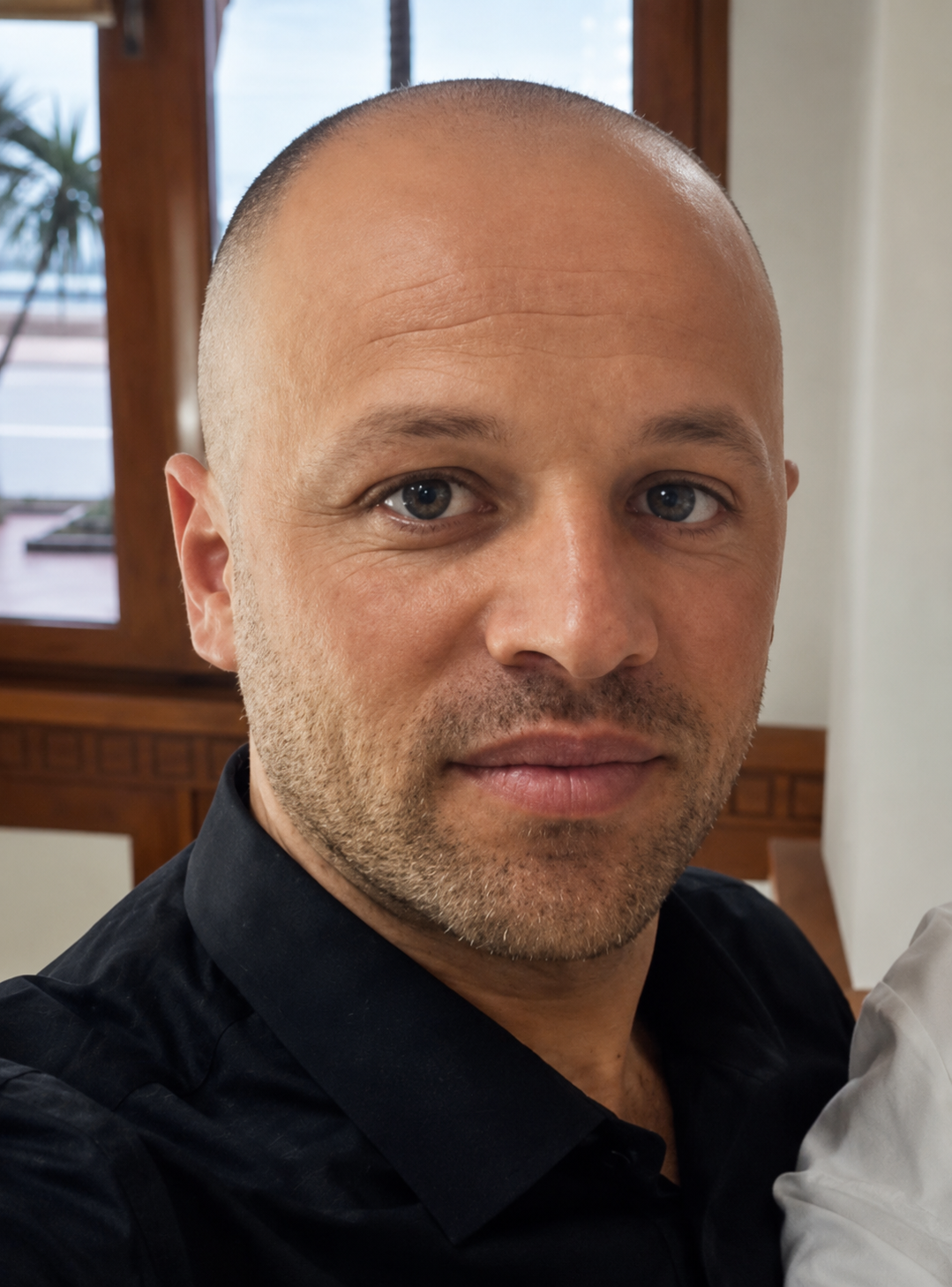 Djali përcjell babain dëshmor  Enea ndoqi rrugën e vëllait të ndjerë