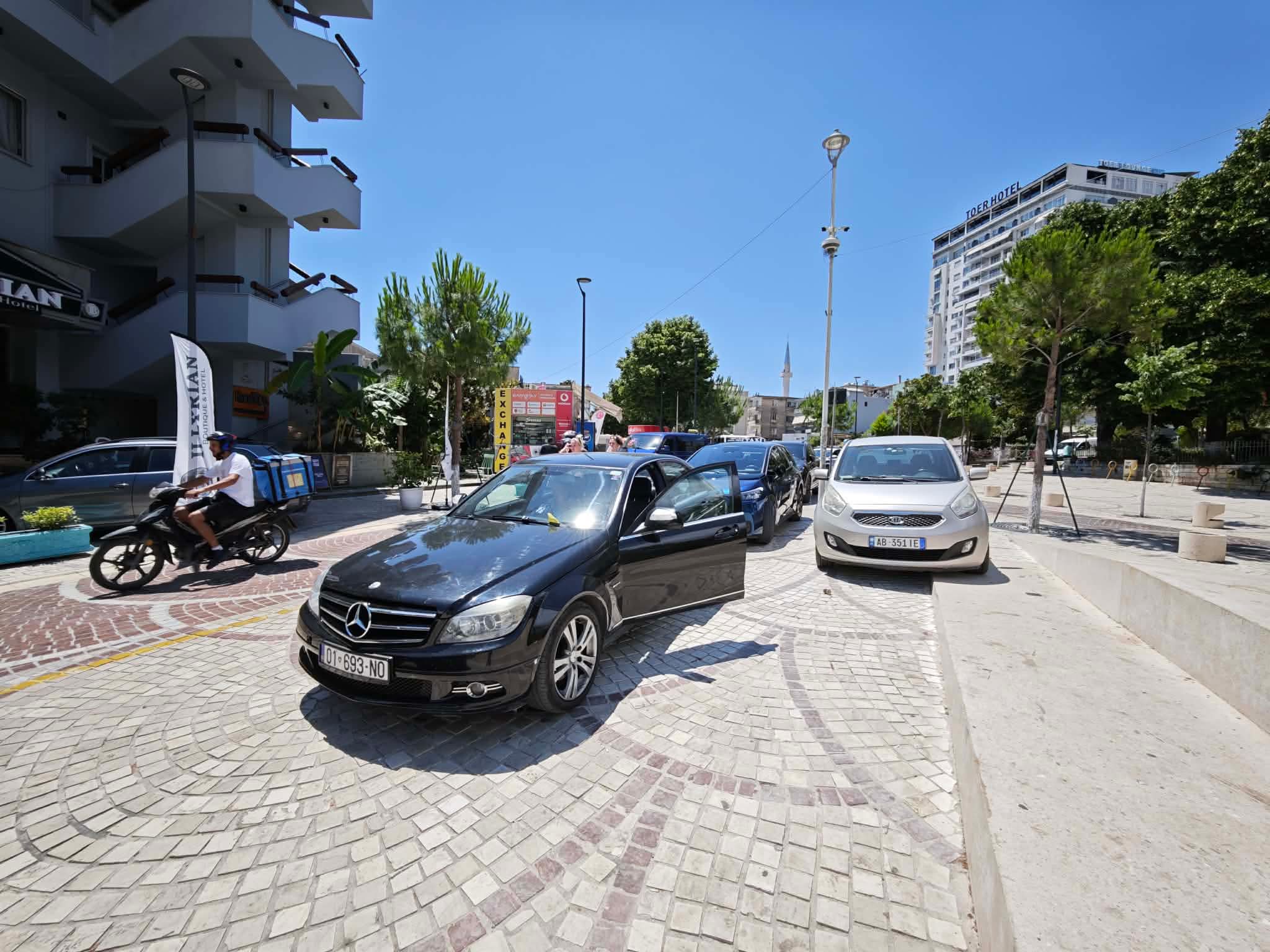 Diferenca e gjobave në Sarandë ngre debat  Ajo e Kosovës gjobitet 3 mijë lekë e Shqipërisë 1 mijë lekë