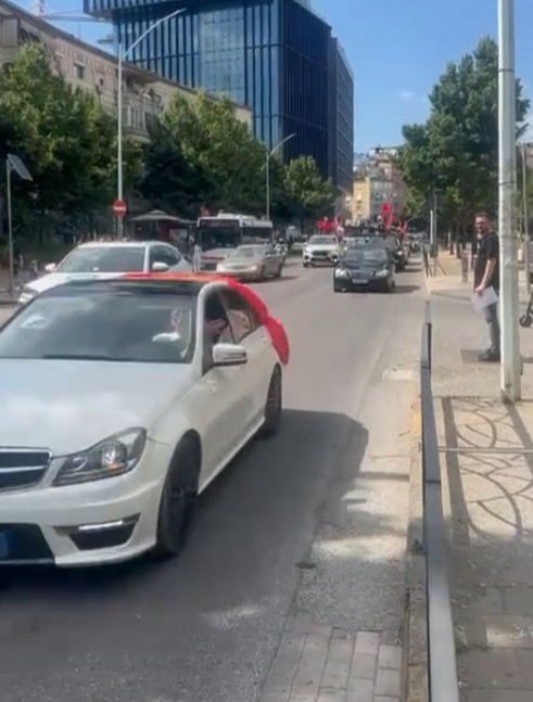 Shqipet e diasporës zbarkojnë në qendër të Tiranës