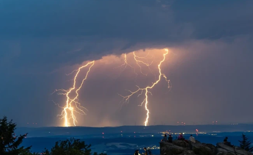 10 të lënduar nga goditja e rrufesë në Gjermani