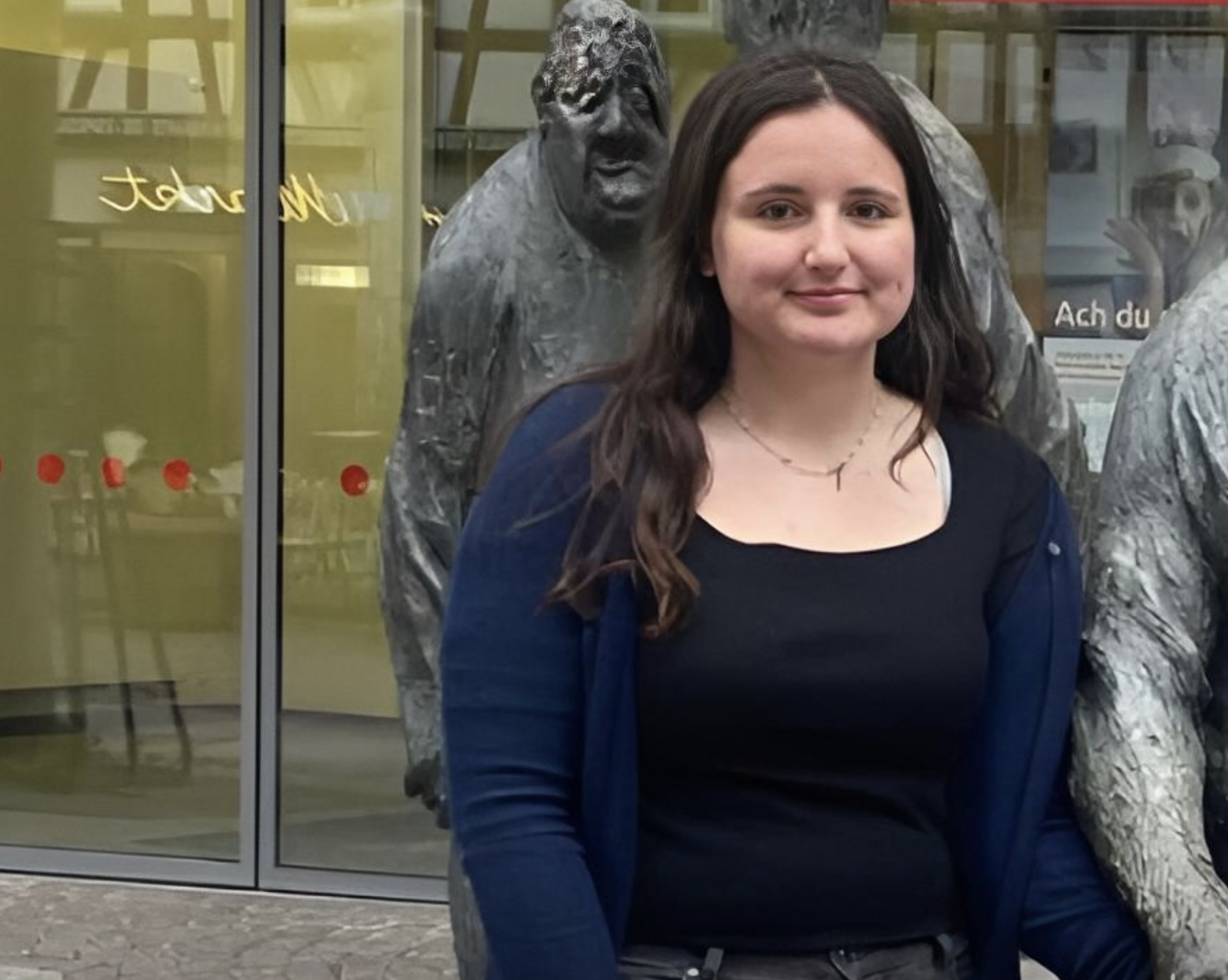 Florinda 17-vjeçare ka humbur në Gjermani, kërkohet ndihmë për gjetjen e saj