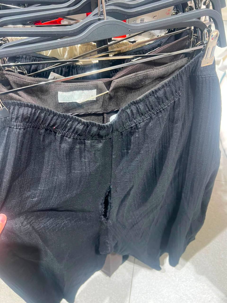 Modeli më i ri i tutave te ZARA: Një vrimë pas për të ajrosur të ndenjurat