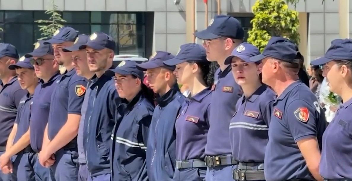 VIDEO/ Policët në lot për kolegun e vrarë Enea Mekolli