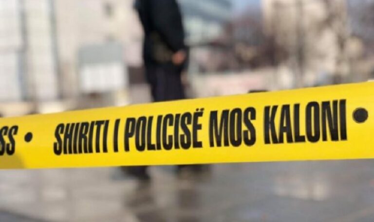 Vdes një punëtor pasi ra nga kulmi i një shtëpie në Prizren