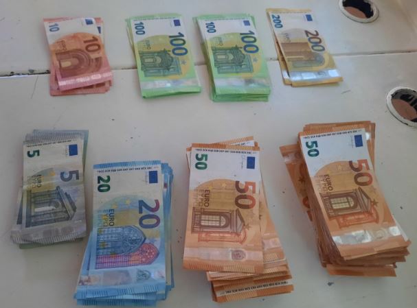 Dogana konfiskon rreth 13 mijë euro nga një shtetas i huaj në Bërnjak