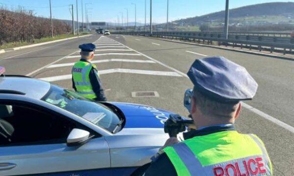 Tentoi t’i korruptojë policët me 100 euro për t’i shpëtuar gjobës, arrestohet një person në Kaçanik