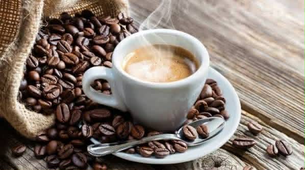 Shoqata Amerikane e Zemrës jep dritën jeshile: Deri në 5 filxhanë kafe në ditë janë të sigurt