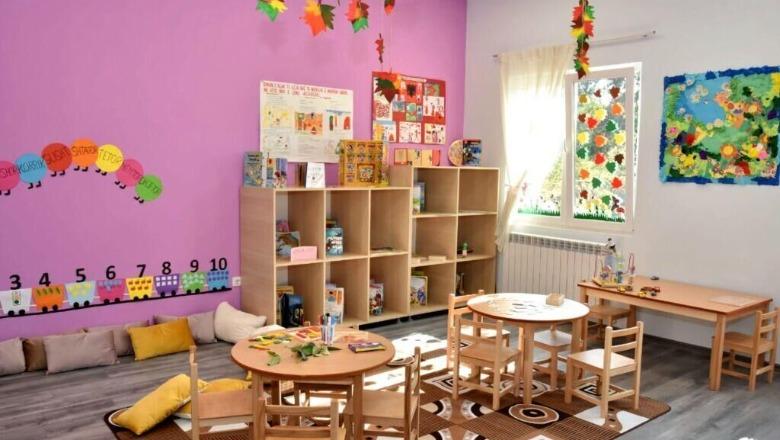 Edukatorja e një kopshti privat në Tiranë dhunon 2-vjeçarin