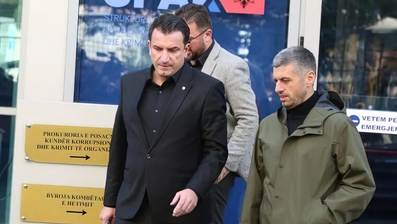 Plas sherri në Bashki  Ristani refuzon të rikthejë në detyrë zarin e Veliajt  ky i fundit e kallëzon penalisht