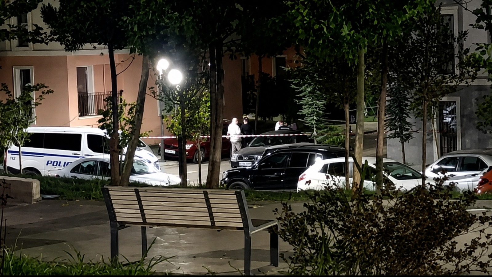 Atentati në Laç  40 vjeçari me 4 mbiemra u qëllua me breshëri teksa hynte në banesën e tij