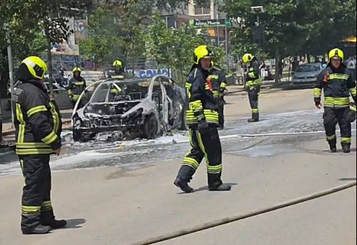 Digjet një veturë taksi në Prishtinë
