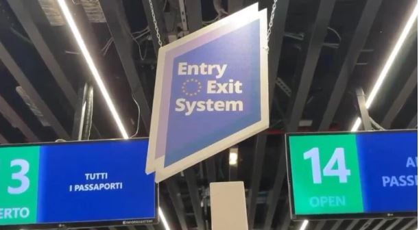 Pritje deri në pesë orë në aeroporte, BE-së i kërkohet pezullimi i kontrolleve të reja biometrike