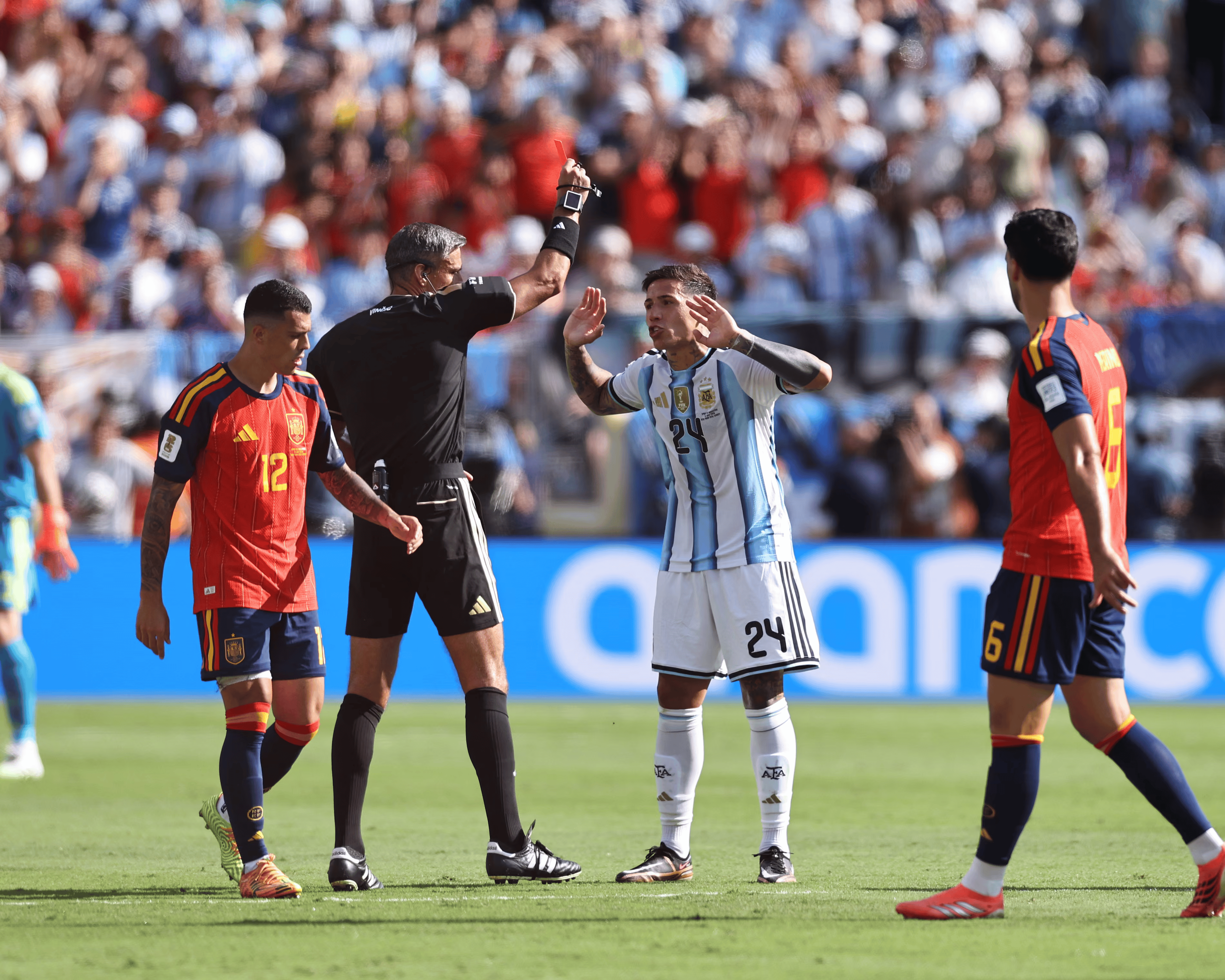 Finalja shkon në shtesë  Spanja dominon  por Martínez mban gjallë Argjentinën