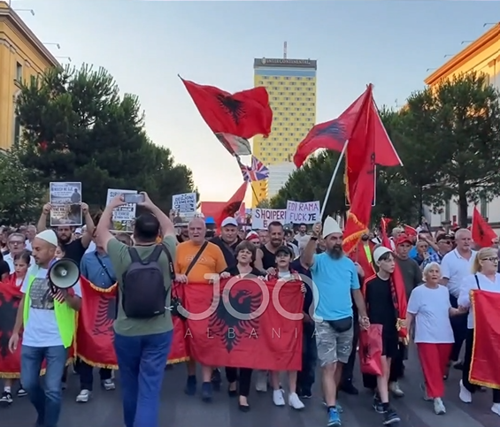 Dita e 42-të e protestës, qytetarët marshojnë drejt Kryeministrisë