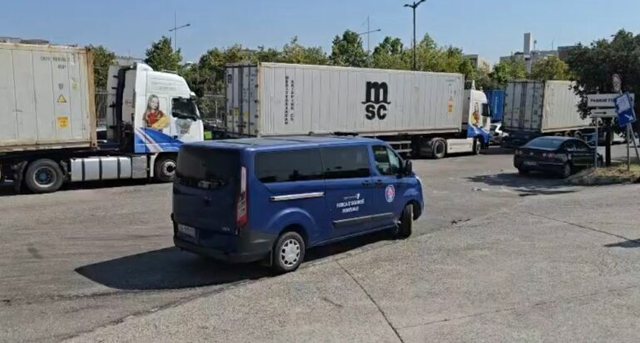 Aksident i rëndë në portin e Durrësit  plagoset shoferi i kamionit