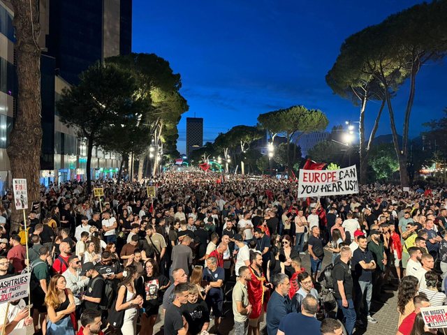 Diaspora organizon protestë në Tiranë më 1 gusht