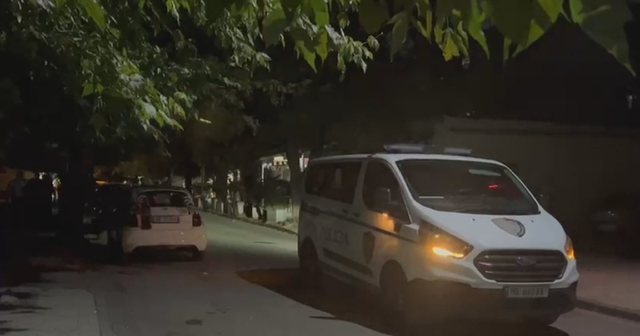 E pabesueshme në Elbasan  Autori me parukë bjonde u ndoq nga fëmijët para se të qëllonte