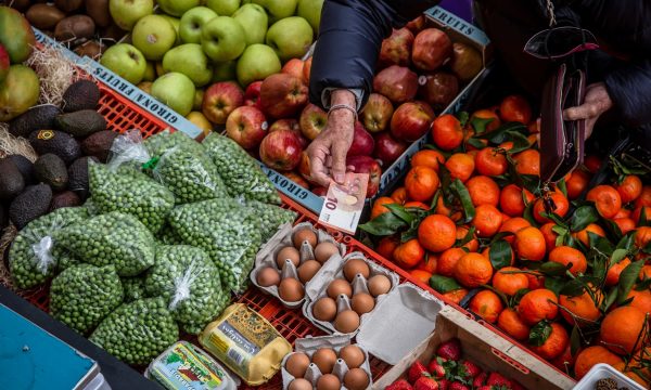 ASK: Patatet, pemët dhe perimet me rritjen më të madhe të çmimeve në Kosovë