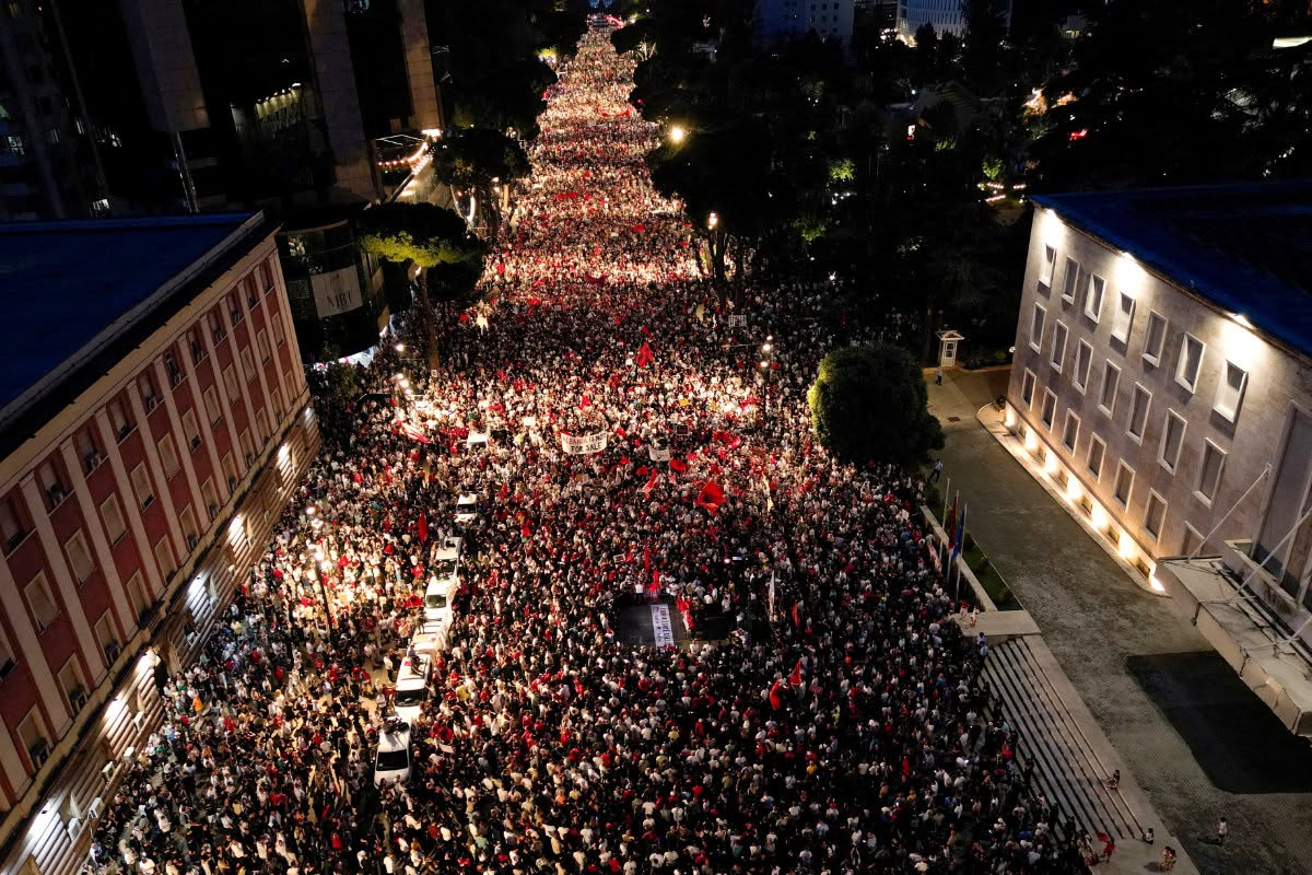 Seanca e fundit plenare, qytetarët thërrasin protestë nesër para Kuvendit