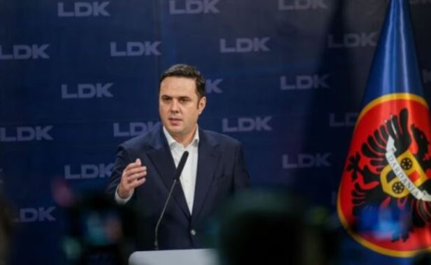 Dorëzohen nënshkrimet që kërkojnë shkarkimin e liderit të LDK-së, Lumir Abdixhiku