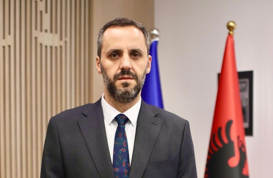 Policët zhdëpën në dru protestuesit  ministri  Ishin profesional