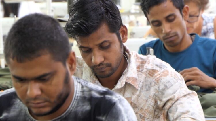 Tregu i punës  pushtohet  nga filipinasit dhe indianët
