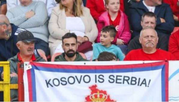 Skandal në Champions League! Tifozët serbë shfaqin sërish banerin “Kosova është Serbi”