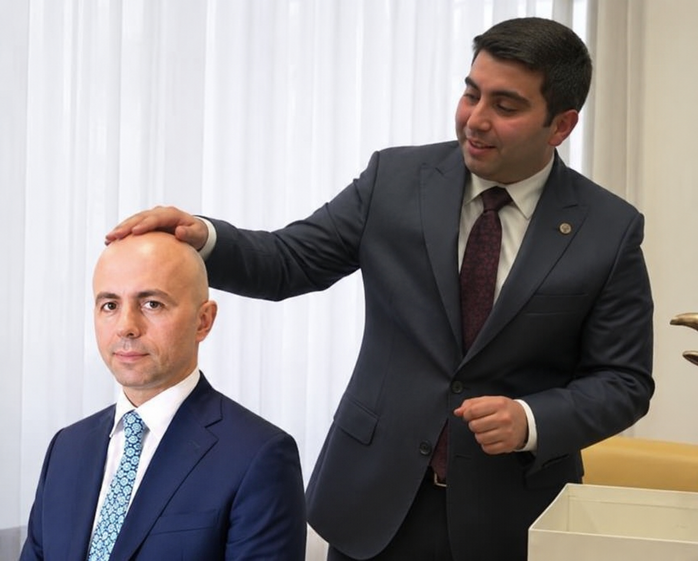 Çerri i tenderave bekon ministrin e Shëndetësisë Klod Allajbeun me plot 7 kontrata pa garë me vlerë 2.7 milionë euro
