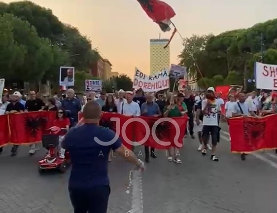 Dita e 51 të e protestës  qytetarët nisin marshimin drejt Kryeministrisë