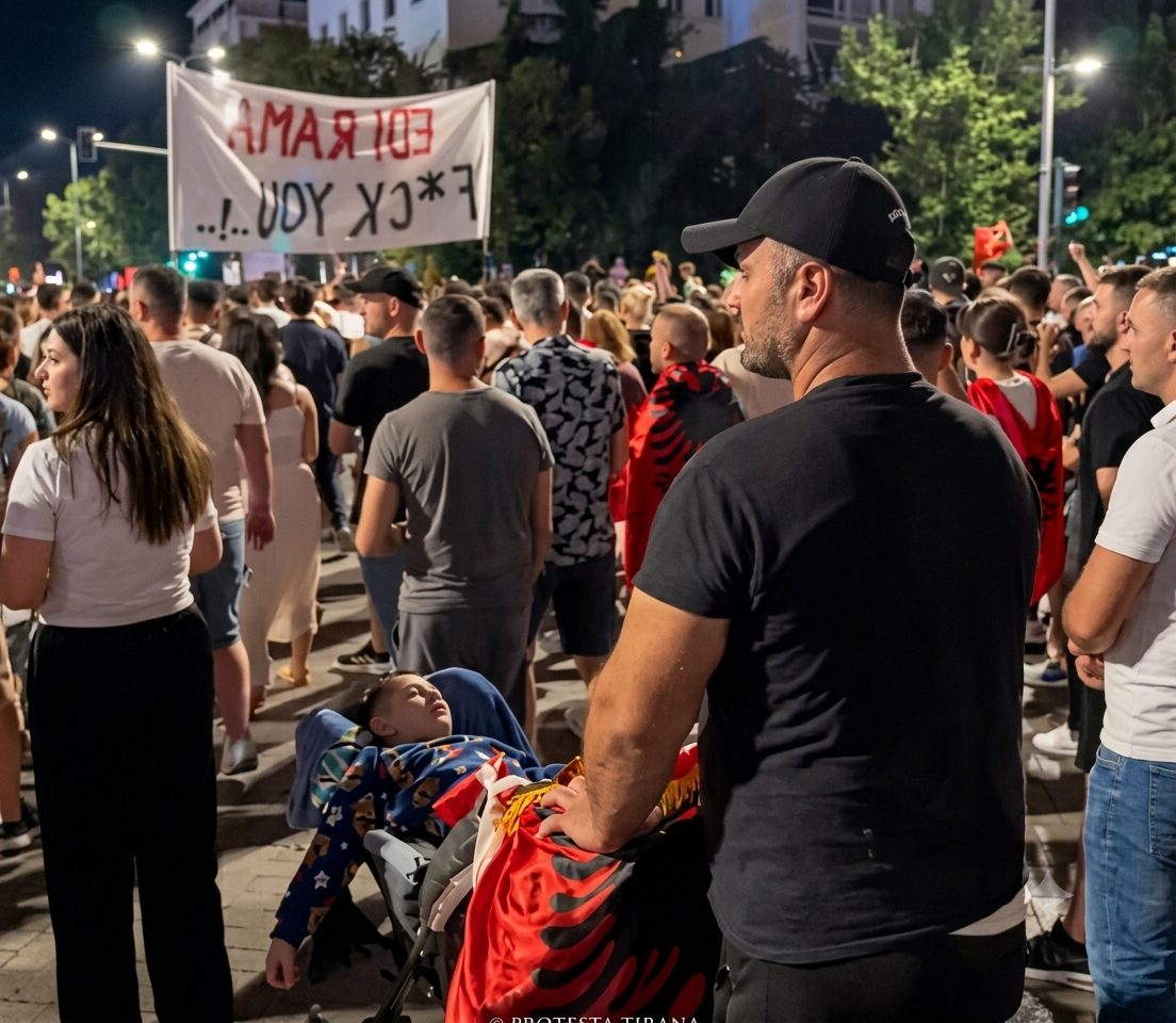 Protestoi për 32 ditë me djalin e paralizuar  hapet GoFundMe për babain e arrestuar