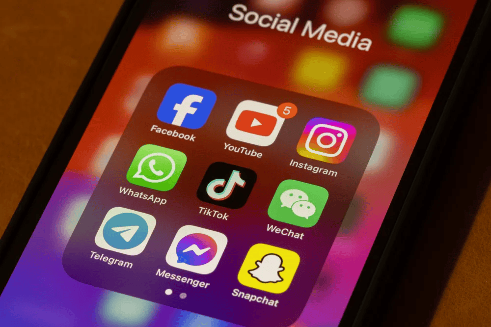 Privatësia apo siguria? BE zgjat “Chat Control” dhe ndez debatin për mbikëqyrjen e komunikimeve private