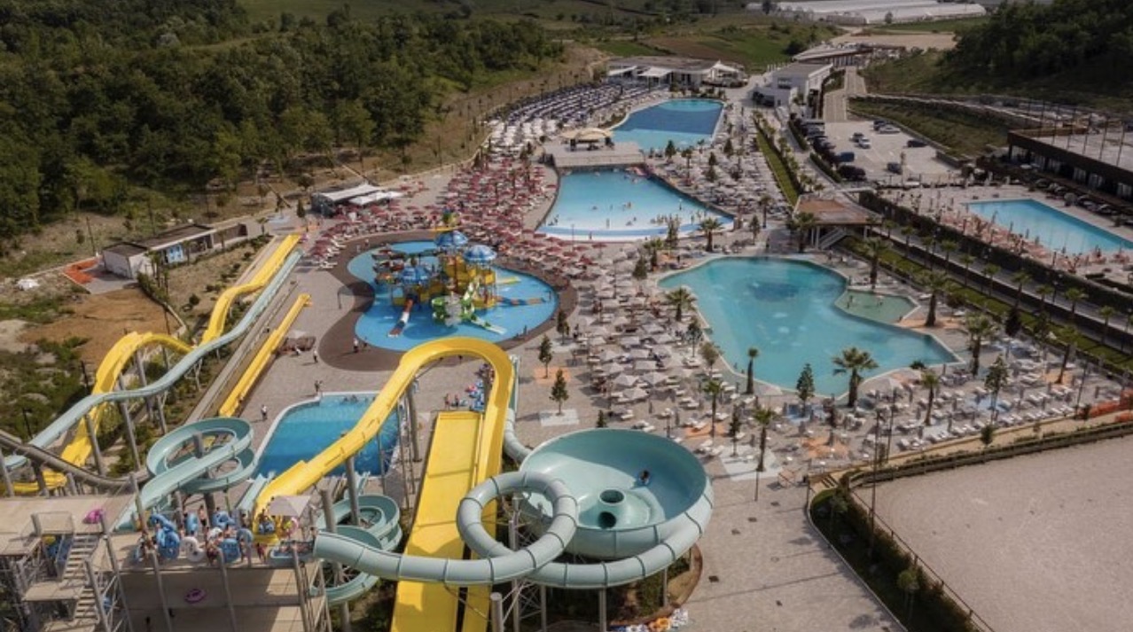 Skandali  Si oligarku Klodian Allajbeu i grabiti pronën në Mullet qytetares dhe e bëri resort