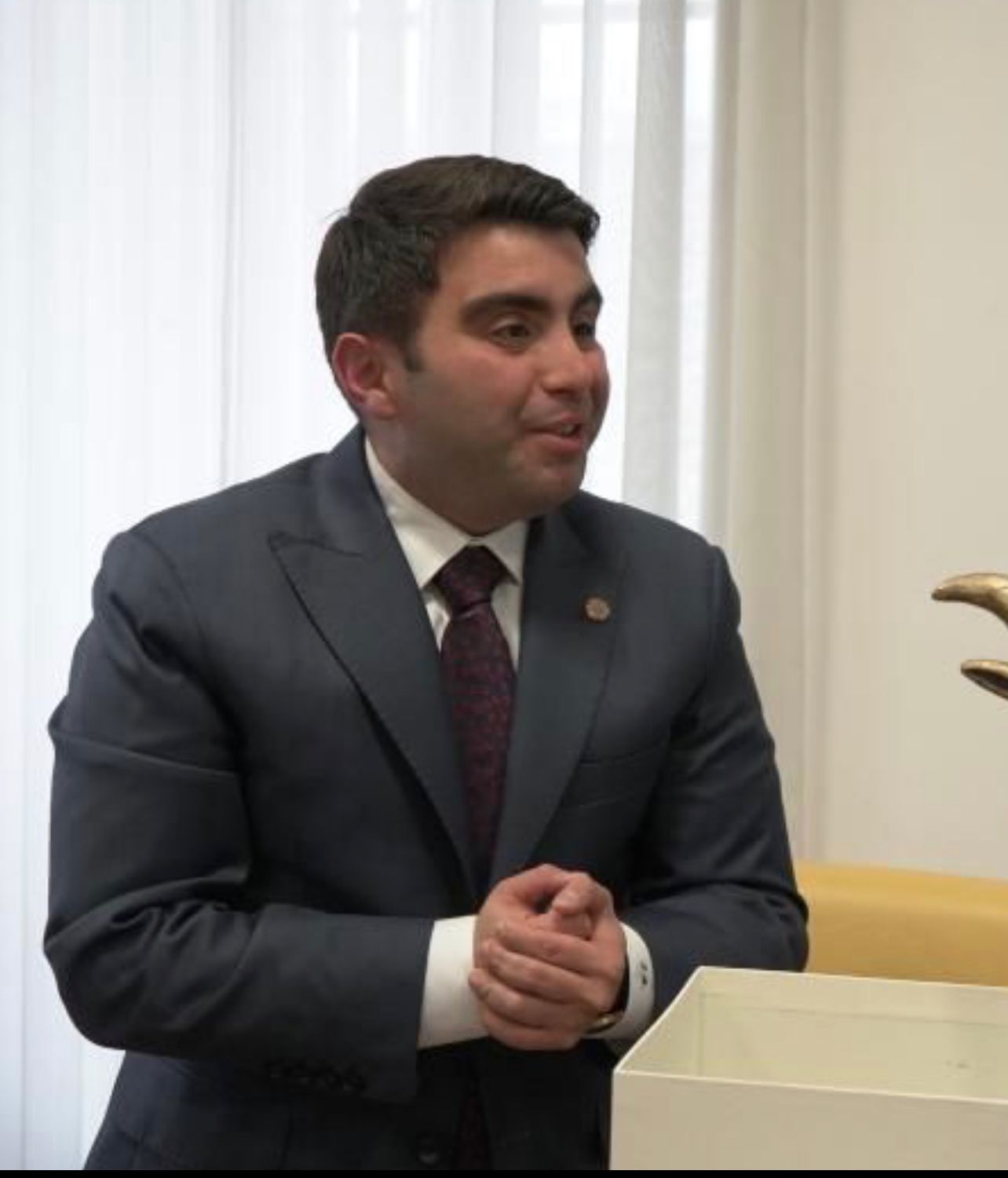 Jon vogëlushi i jep 900 MILIONË LEKË nga Shëndetësia Tur Kadaresë