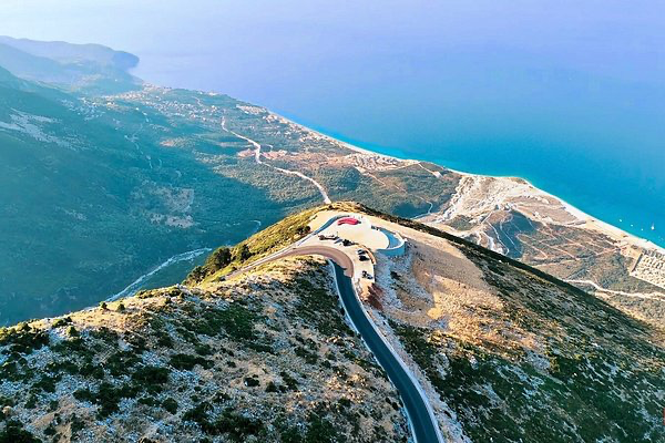 oferte-okazion-e-qeverise-per-oligarket-fitoni-2-hotele-ne-prone-shtet-ne-palase-e-dhermi-qyl-vec-na-ndertoni-zyrat
