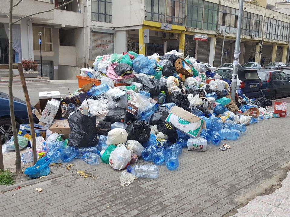 Tirana, qyteti më i papastër i zhytur në plehra