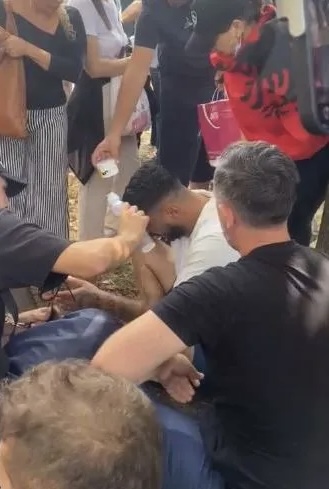 Policia e spërkati me spraj me piper, qytetari që po protestonte përfundon në spital