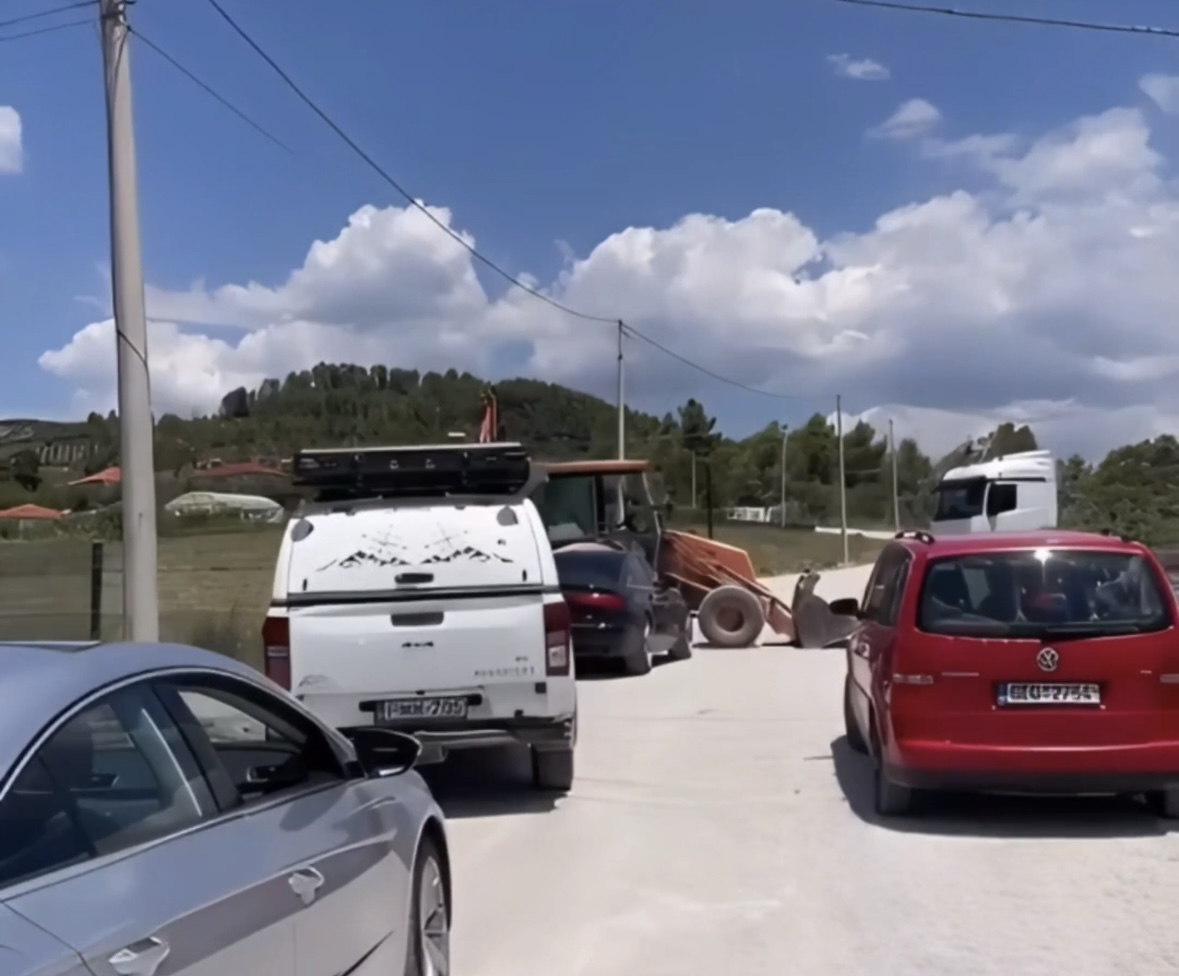 Bllokohet rruga drejt Kanionit të Holtës  për asfaltimin kujtohen tani në verë
