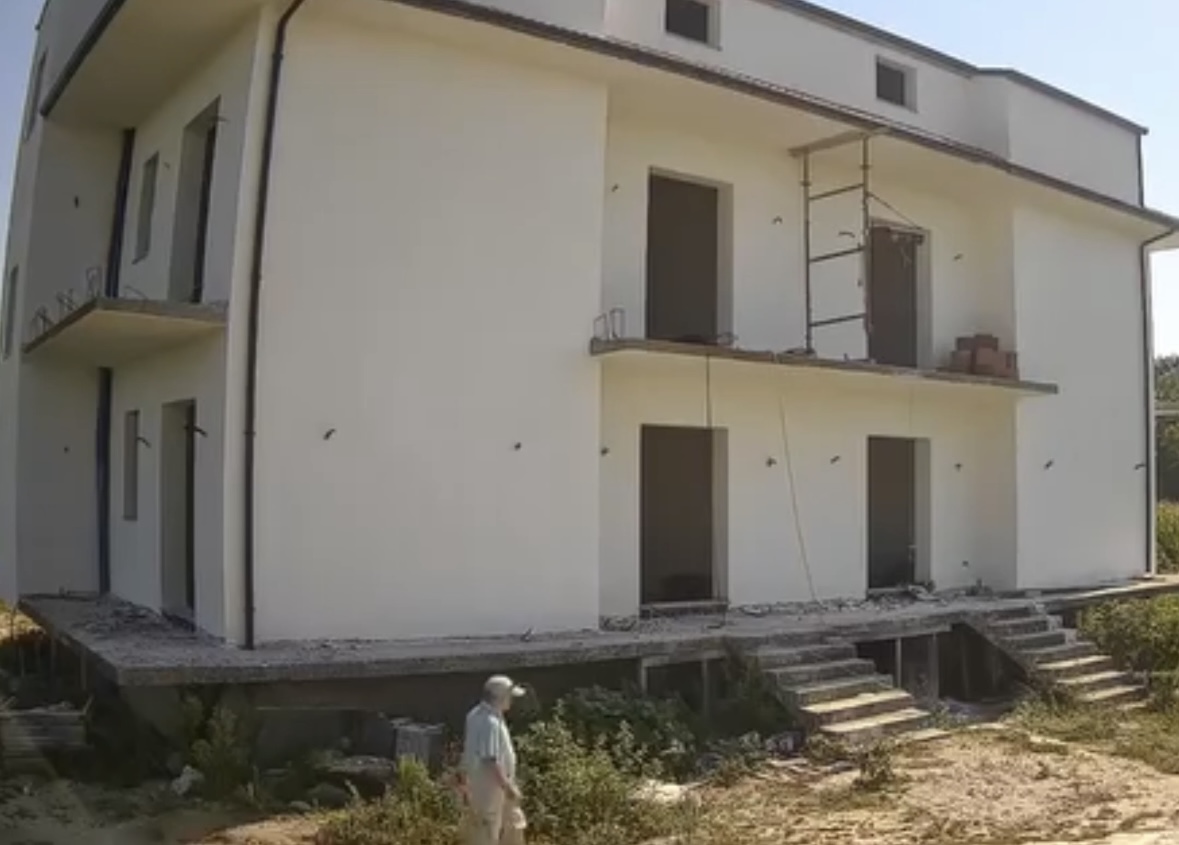  Më ka hyrë në banesë dhe ka dëmtuar e vjedhur materialet  Policia të marrë masa 