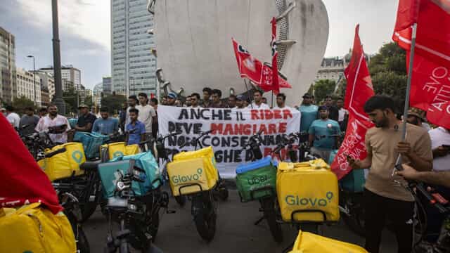 Korrierët në Itali protestojnë kundër pagave të ulëta dhe punës në vapë