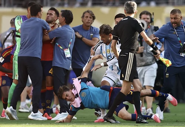 Spanja u shpall kampione e botës  Paredes godet me grushte Gavin