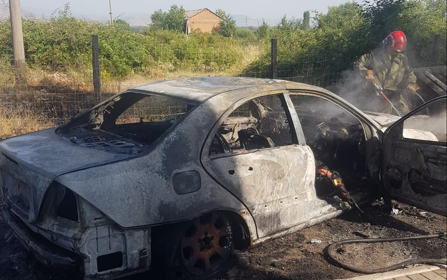 Përcolli bashkëshorten për në Greqi  korçari i jep fund jetës duke u djegur në makinë